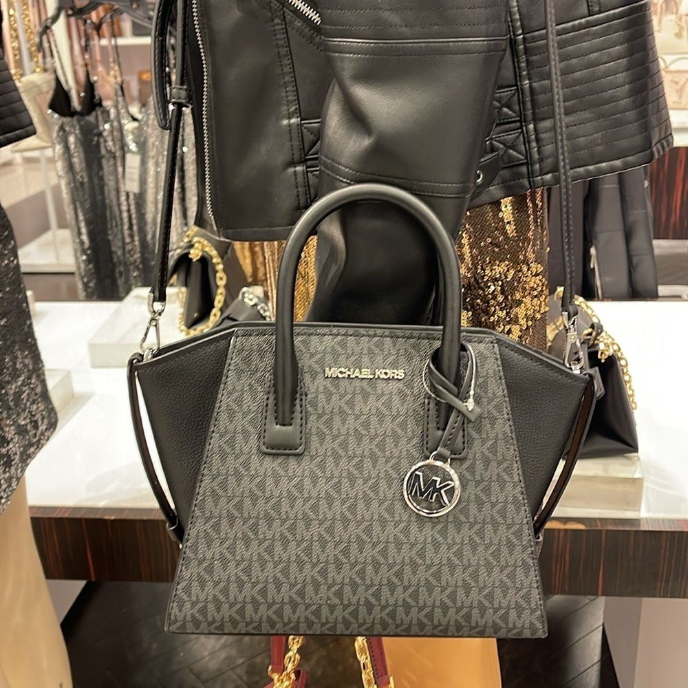 MICHAEL KORS
Avril Small Logo Top-Zip Satchel
COLOR BLACK
NWT - Picture 16 of 16